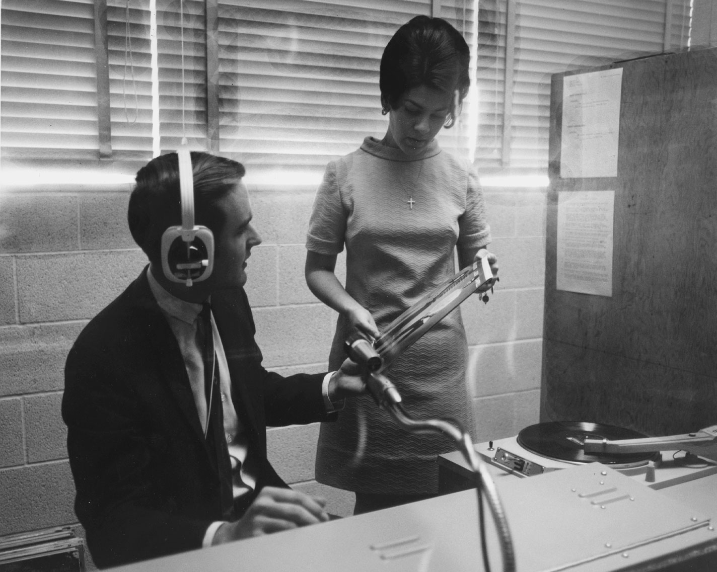Students broadcasting in KTAI radio station