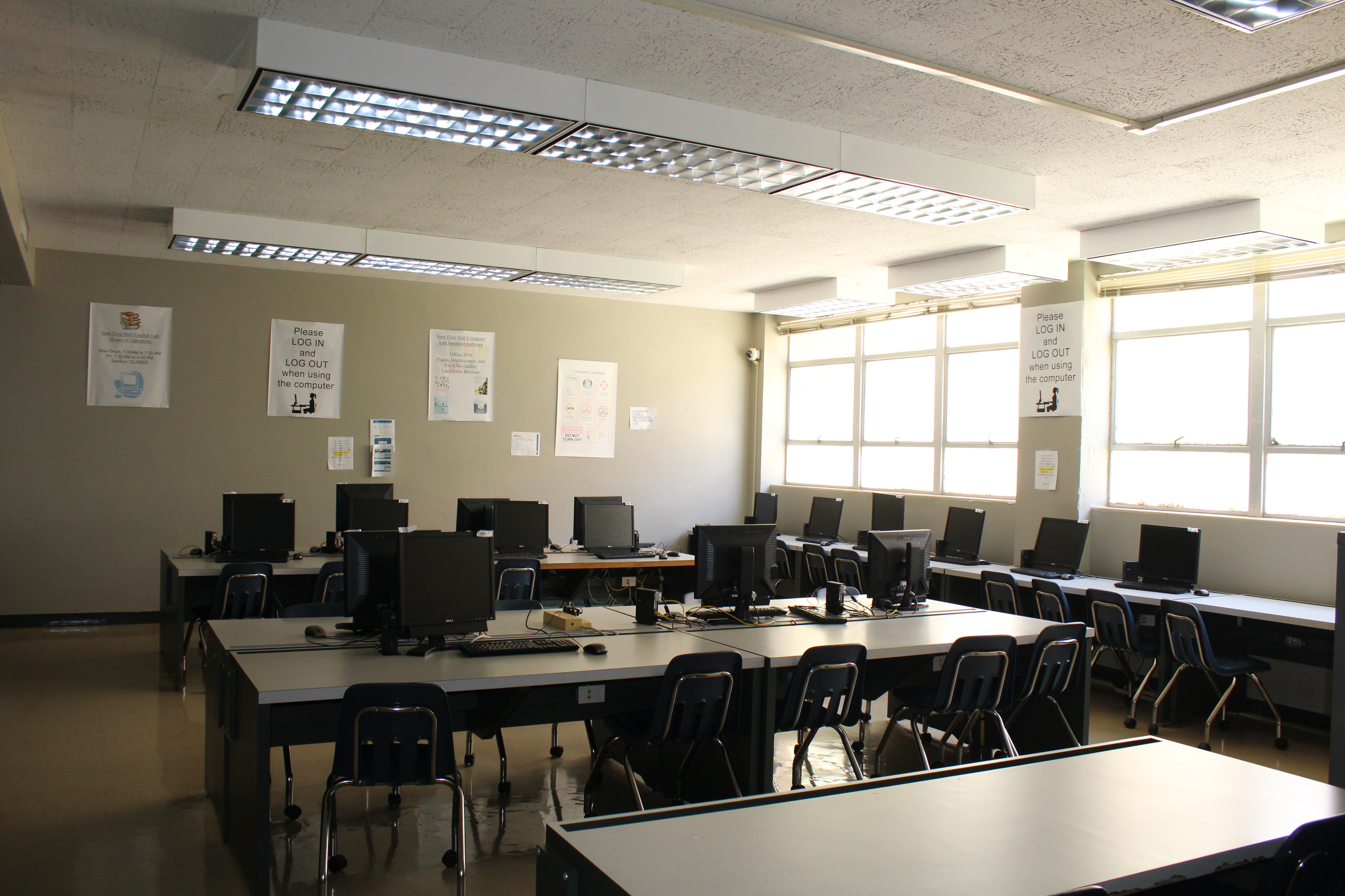 A computer lab in Sam Fore Hall.